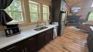 Ultimate Couples Retreat w Fenced Yard for Pet - Cleveland - 7