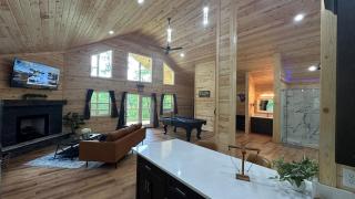 Ultimate Couples Retreat w Fenced Yard for Pet - Cleveland - 4