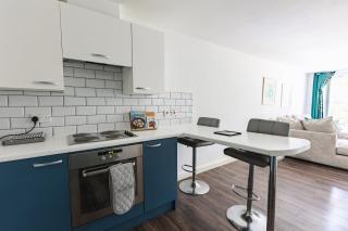 2 Bed Apartment West Hull Secure Parking suit Work or Leisure - 6