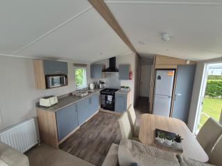 Trecco Bay - Sleeps 6 - Pet Friendly - Parking - Porthcawl - 8