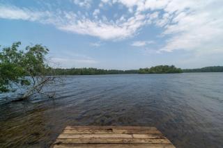 Lakefront Family Escape 3BR Retreat wFirepit & Scenic - Plymouth - 4