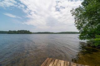 Lakefront Family Escape 3BR Retreat wFirepit & Scenic - Plymouth - 3