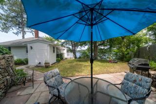 Lakefront Family Escape 3BR Retreat wFirepit & Scenic - Plymouth - 1
