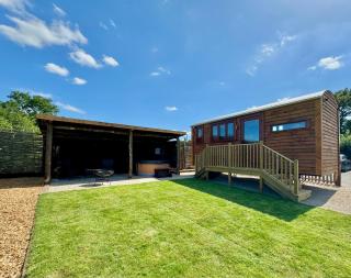 Copper Beech Executive Shepherds Hut - - 0