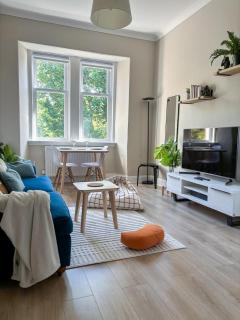 Sunny Scandi Edinburgh Retreat 1BR, Close to Murrayfield and Convenient Transportation to City Centre - Edinburgh - 0