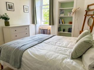 Sunny Scandi Edinburgh Retreat 1BR, Close to Murrayfield and Convenient Transportation to City Centre - Edinburgh - 5