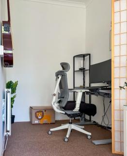 Sunny Scandi Edinburgh Retreat 1BR, Close to Murrayfield and Convenient Transportation to City Centre - 1