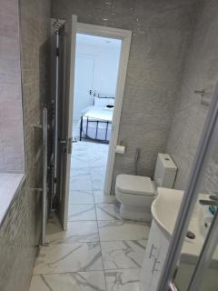 Moonlight Ensuite - Netherton - 3