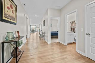 Modern, newer home, King bed, near Indianapolis - 9