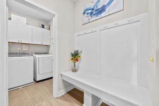 Modern, newer home, King bed, near Indianapolis - 4