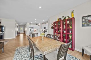 Modern, newer home, King bed, near Indianapolis - 1