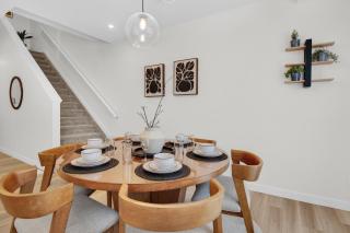 Trendy & Spacious Sleeps 9 AC Db Garage - Edmonton - 2