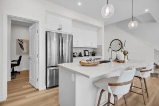 Trendy & Spacious Sleeps 9 AC Db Garage - Edmonton - 4