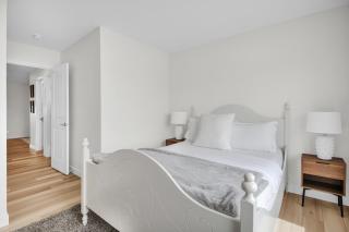 Trendy & Spacious Sleeps 9 AC Db Garage - Edmonton - 5