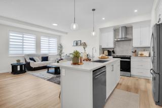 Trendy & Spacious Sleeps 9 AC Db Garage - Edmonton - 8