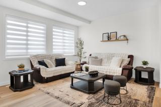 Trendy & Spacious Sleeps 9 AC Db Garage - Edmonton - 3