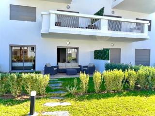 Poolside Elegance - Cabo Negro - 1