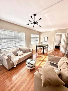 LakeFront Oasis 3 Bedroom Pool Side Retreat - New Port Richey - 0