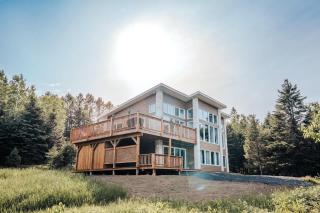 Huge Waterfront Modern Cottage on the Rouge River - Rivière-Rouge - 0
