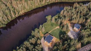 Modern Waterfront Cottage on the Rouge River & Spa - Rivière-Rouge - 9