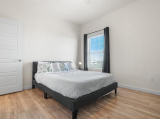 The WorkNest Stylish Stay w Desk & Fast Wi-Fi - Laredo - 9