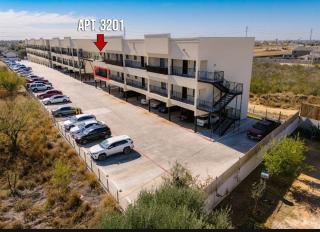 The WorkNest Stylish Stay w Desk & Fast Wi-Fi - Laredo - 7