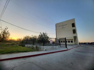 The WorkNest Stylish Stay w Desk & Fast Wi-Fi - Laredo - 1