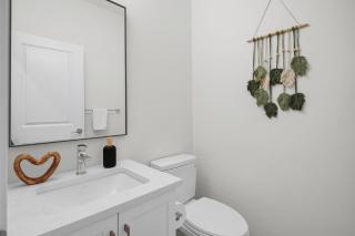 Luxury AC Family Friendly Sleeps 7 - Edmonton - 7