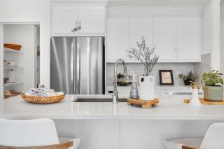 Luxury AC Family Friendly Sleeps 7 - Edmonton - 4