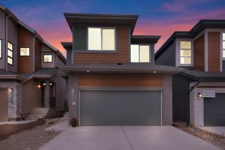 Luxury AC Family Friendly Sleeps 7 - Edmonton - 1