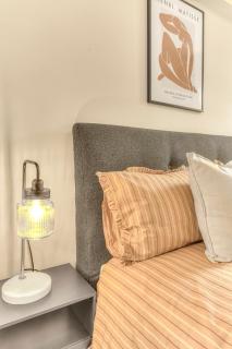 1 Bed Apartment London ABBA, Excel, & Olympic Stadium - 2