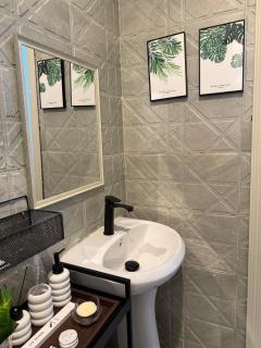 1BR - Luxury Studio - 65inch Tv - Self Entry - Riad - 3