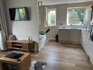 Warren Hey - Lovely 1 bedroom property with garden - Wilmslow - 0