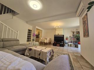 3 Bedroom House Terrace Park & Free Parking - 9