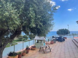Villa Farell just in front of the sea - 3
