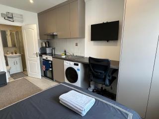 Bright Modern, Private Apartment,15 Mins To Central London - Hendon - 1