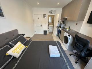Bright Modern, Private Apartment,15 Mins To Central London - Hendon - 8