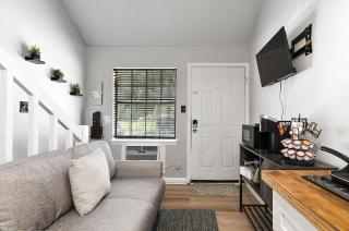 Modern Loft Downtown Raleigh - 8