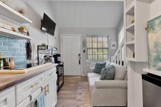 Nestled Downtown Raleigh Studio - 9