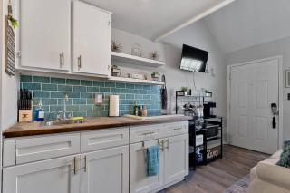 Nestled Downtown Raleigh Studio - 7