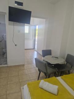 Apartments and Studios J&T UPCHEVI - Star Dojran - 4