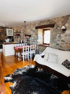 Rustic 3-Story Stone & Wood Mountain Retreat - Llo - 7