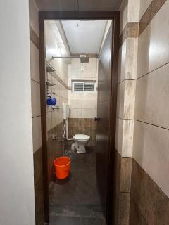 DB GUEST HOUSE ARIMPUR - Unmarried couples and Stag groups not allowed - Thrissur - 5