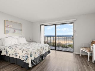 Yellow Sunshine Oceanfront Townhouse Private Balcony - Ponce Inlet - 0