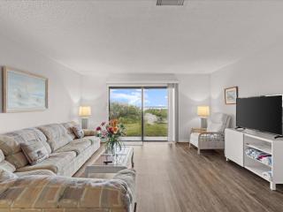 Yellow Sunshine Oceanfront Townhouse Private Balcony - Ponce Inlet - 8