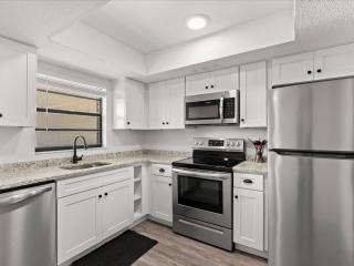 Yellow Sunshine Oceanfront Townhouse Private Balcony - Ponce Inlet - 6