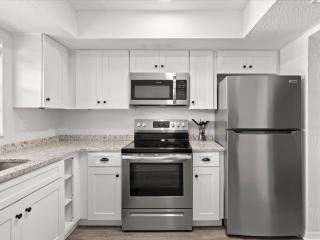 Yellow Sunshine Oceanfront Townhouse Private Balcony - Ponce Inlet - 5