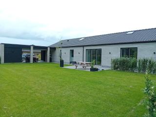 Spacious family house outside and inside - Løsning - 3