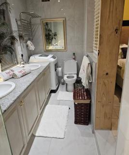 The Royal Corporate Self Catering Unit near Sandton - Joanesburgo - 6