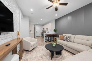 Rogers Park Retreat | 3BR +Parking | Near Evanston - Chicago - 9
